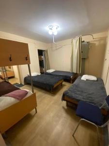 Ένα ή περισσότερα κρεβάτια σε δωμάτιο στο Хостел у Антоніни