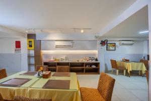 Posezení v ubytování A25 Hotel - 14 Phó Đức Chính