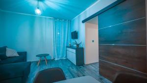 TV a/nebo společenská místnost v ubytování Residenza Santa Anastasia Piazza Erbe parking and lift