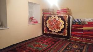 Postel nebo postele na pokoji v ubytování Guesthouse Teymur Galakhudat + 1 fotografie