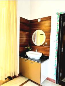 Koupelna v ubytování The Lakeside Haveli + 46 fotografií