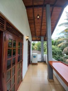 Un balcón o terraza en Galle Be Relaxing Karapitiya