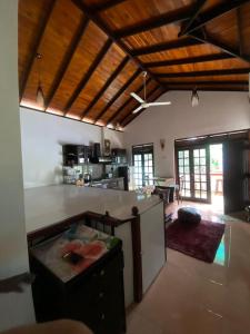 Una cocina o cocineta en Galle Be Relaxing Karapitiya 6 fotos más
