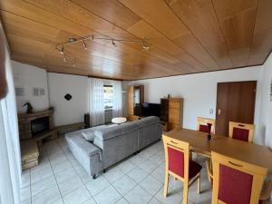 Posezení v ubytování Ferienwohnung am Diemelsee in Heringhausen + 3 fotografie