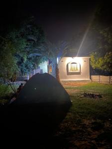 Το κτήριο όπου στεγάζεται  το κάμπινγκ