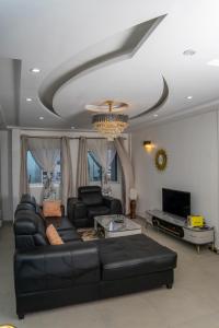 Μια τηλεόραση ή/και κέντρο ψυχαγωγίας στο Martha House Bonapriso Douala +14 φωτογραφίες