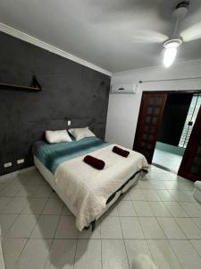 Ένα ή περισσότερα κρεβάτια σε δωμάτιο στο Pousada Luna - Peruíbe