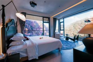 Ένα ή περισσότερα κρεβάτια σε δωμάτιο στο Nature Eco Designer Hotel