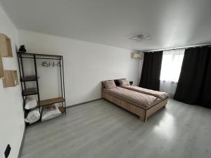 Ένα ή περισσότερα κρεβάτια σε δωμάτιο στο Апартаменти