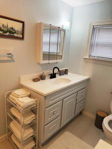 Koupelna v ubytování 2 Bedroom Burncoat St Area + 15 fotografií