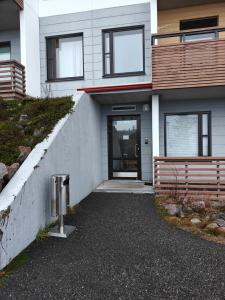 Το κτήριο όπου στεγάζεται  το διαμέρισμα