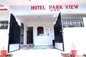 a man standing at the counter of a hotel park view at Parkview Hotel in Khajurāho +11 photos