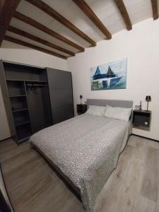 a bedroom with a large bed in a room at Borgo delle Colonne 22 in Parma
