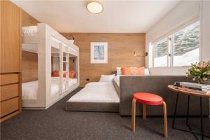 Postel nebo postele na pokoji v ubytování RMR: Tram Tower 2 Condo in Teton Village + 29 fotografií