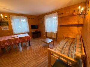 Μια τηλεόραση ή/και κέντρο ψυχαγωγίας στο Appartement residence les Marmottes