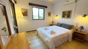 Ένα ή περισσότερα κρεβάτια σε δωμάτιο στο SundyBeach Beachfront 2Bdr Dhekelia