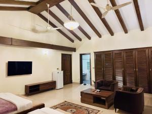 Et tv og/eller underholdning på Iconic Lodge