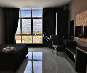 TV a/nebo společenská místnost v ubytování Cozy Soho #2 By TwoKeys