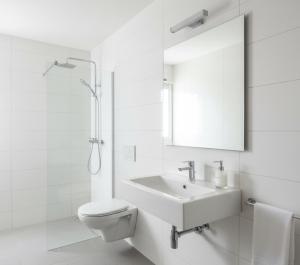 a bathroom with a sink and a toilet and a mirror at Doksanlar Apart 