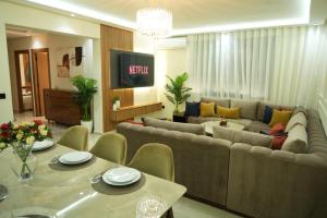 Χώρος καθιστικού στο The Nassih Suite, Stay with Jacuzzi & BBQ Terrace