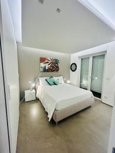 En eller flere senge i et værelse på LifeStyle Boutique Apartment + 4 billeder