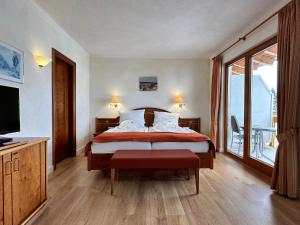 Postel nebo postele na pokoji v ubytování Schwarzwaldhotel Oberwiesenhof + 56 fotografií