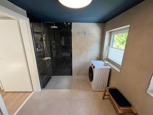 A bathroom at HellbergsApart Még 9 kép