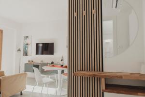 a living room with a table and a mirror at Dimora le Due Sicilie in Cefalù