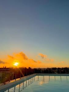 Răsăritul sau apusul soarelui văzute de la sau din apropierea acestui apartament +5 fotografii