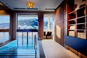 Nespecifikovaný výhled na hory nebo výhled na hory při pohledu z hotelu