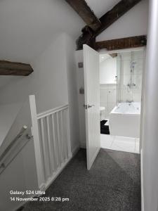 Ένα μπάνιο στο Penthouse Duplex Period Conversion