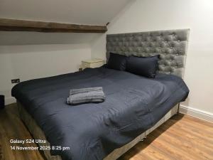 Ένα ή περισσότερα κρεβάτια σε δωμάτιο στο Penthouse Duplex Period Conversion