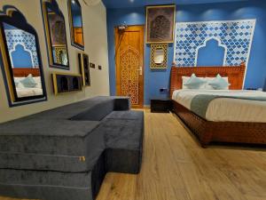 Postel nebo postele na pokoji v ubytování Blissful Stay, LUX Suites & Tint of Mint - 1 BHK Apartment, 5min Beach, Auroville Pondicherry + 152 fotografií