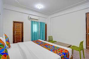 Postel nebo postele na pokoji v ubytování FabHotel Casa Residency