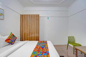 Postel nebo postele na pokoji v ubytování FabHotel Casa Residency