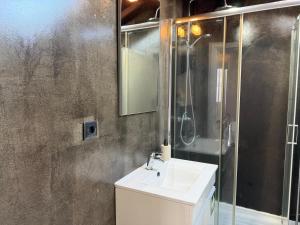 Koupelna v ubytování Azores Calheta INN LOFT + 10 fotografií