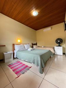 a bedroom with a bed and a wooden ceiling at Pousada Guimaraes in São Pedro da Serra