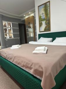 Postel nebo postele na pokoji v ubytování NoirHotel