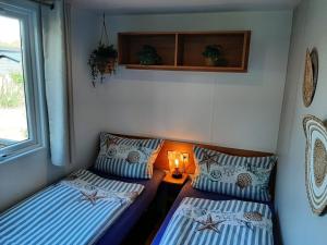 Ένα ή περισσότερα κρεβάτια σε δωμάτιο στο Chalet Küstenzauber