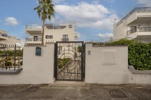 Το κτήριο όπου στεγάζεται  το διαμέρισμα