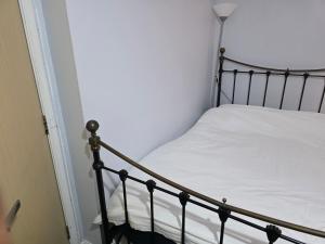 Postel nebo postele na pokoji v ubytování Stay Near Colchester twn centre3