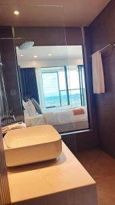 Koupelna v ubytování Lynn times Thanh Thuy Hot Spring MyHome - 35 tang Hotel