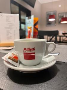 Příslušenství pro přípravu čaje a kávy v ubytování Hotel Miramar + 51 fotografií