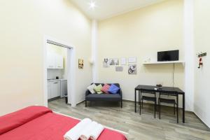 a room with a bed and a table and a couch at Nonna Concetta B&B Nocera - Vicino Tribunale di Nocera - Ristrutturato 2022 in Nocera Inferiore