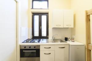 a small kitchen with a stove and a sink at Nonna Concetta B&B Nocera - Vicino Tribunale di Nocera - Ristrutturato 2022 in Nocera Inferiore