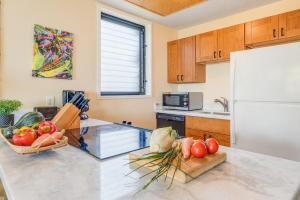 Fotografie z fotogalerie ubytování Polynesian Shores 111 · PS 111 Updated Condo w Ocean Views Pool v destinaci Kahana