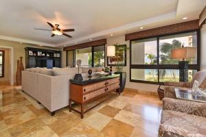 Posezení v ubytování Kaanapali Alii 456 · ALII 456 OceanFront Tropical Getaway w Ocea