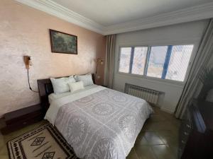 Ένα ή περισσότερα κρεβάτια σε δωμάτιο στο Monastir duplex with terrace