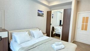 Ένα ή περισσότερα κρεβάτια σε δωμάτιο στο Apartments on Nizami Mall