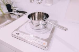 Φωτογραφία από το άλμπουμ του Stylish Minimalist Loft 2 & Gym in Namba Compact Studio 3 σε Wada +17 φωτογραφίες